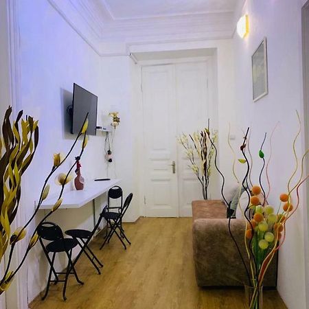 Appartamento Apartament Old Yard Tbilisi Esterno foto