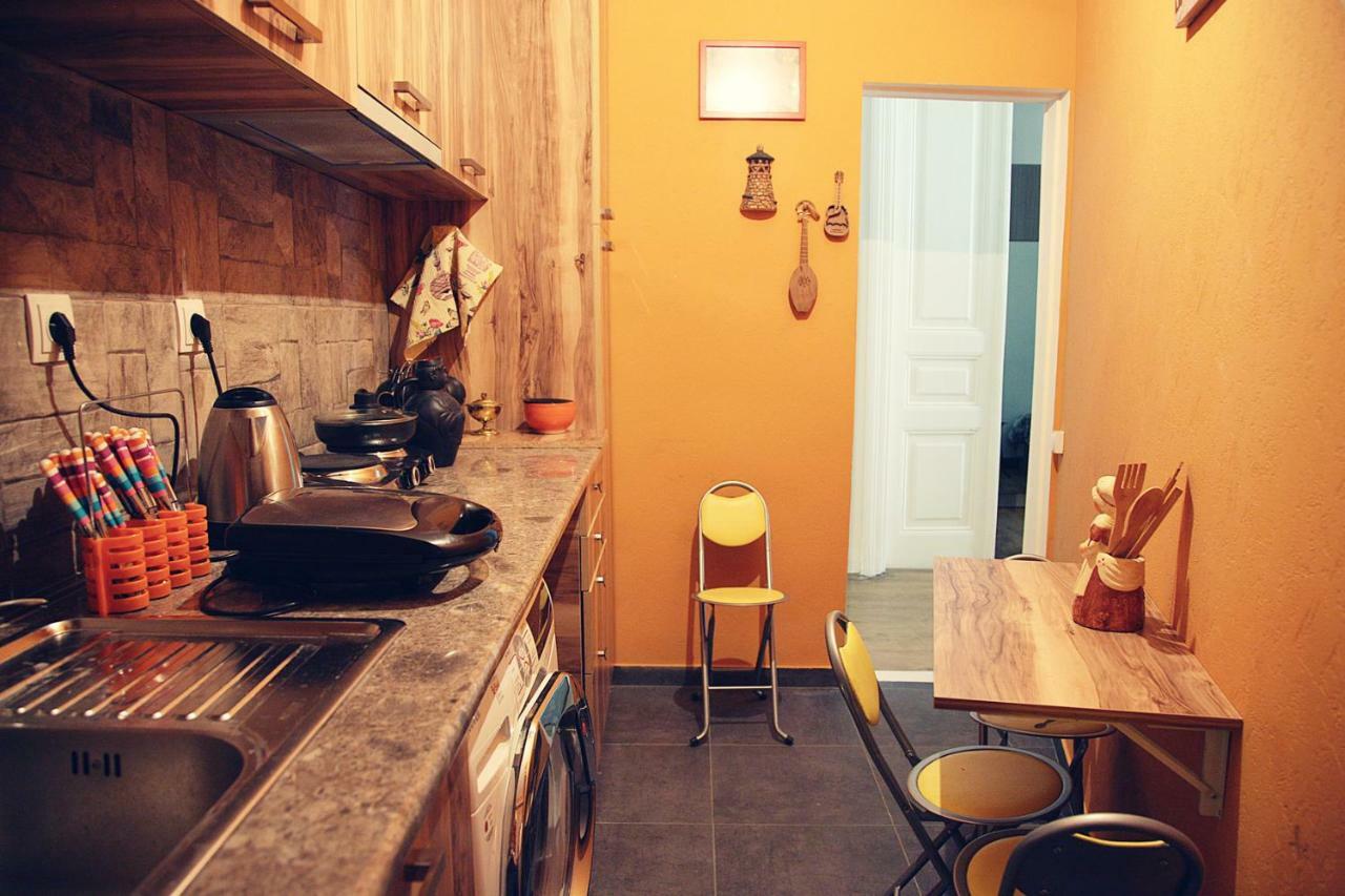 Appartamento Apartament Old Yard Tbilisi Esterno foto