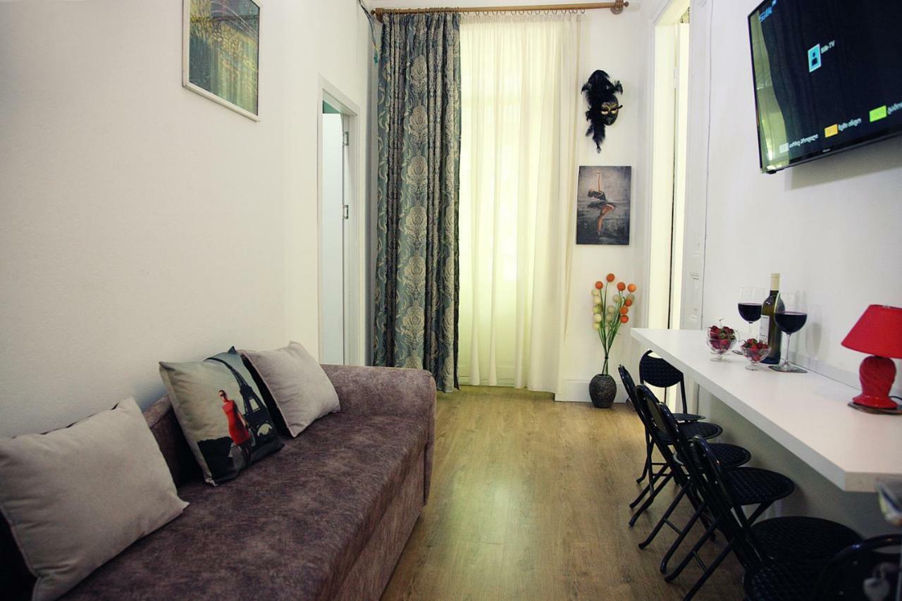 Appartamento Apartament Old Yard Tbilisi Esterno foto