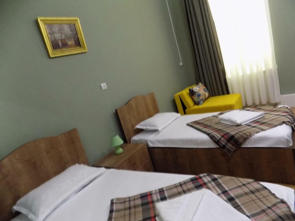Appartamento Apartament Old Yard Tbilisi Esterno foto
