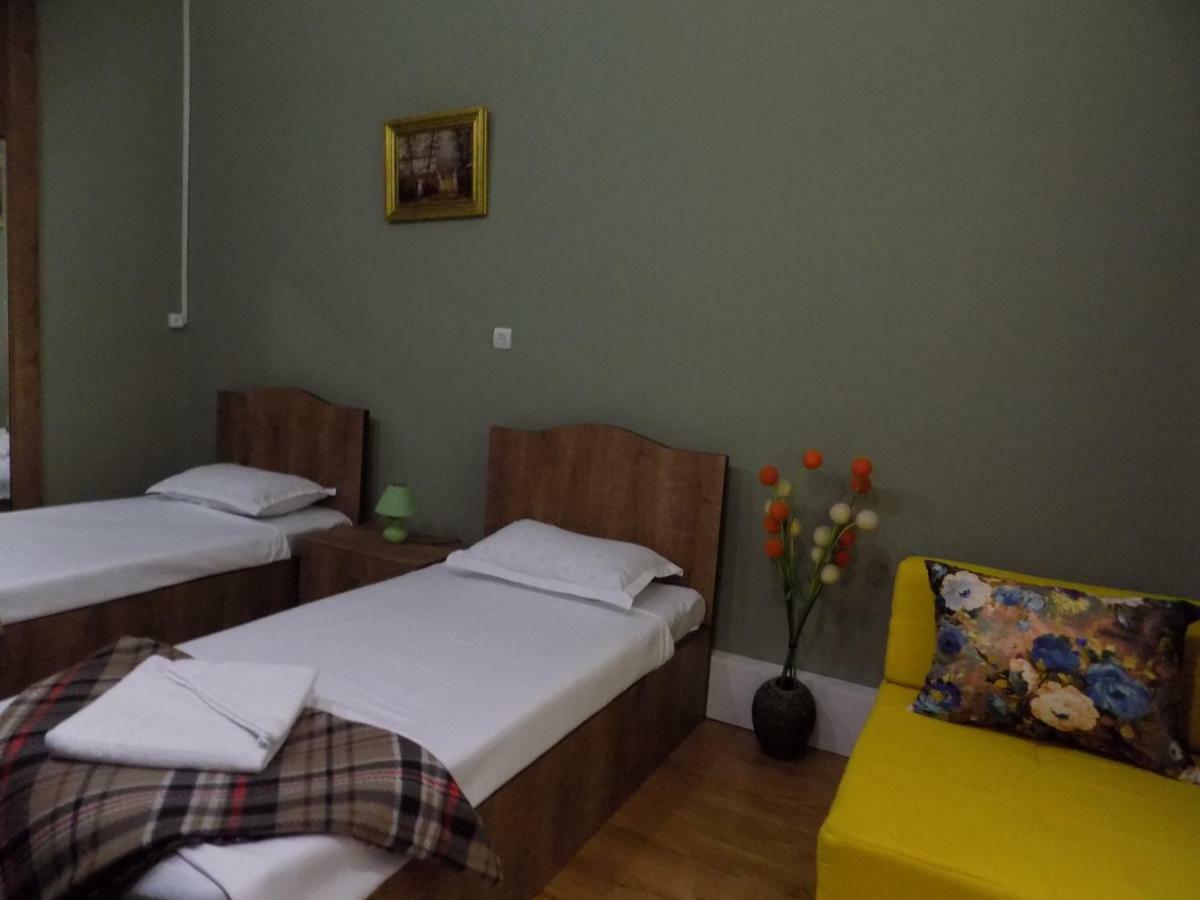 Appartamento Apartament Old Yard Tbilisi Esterno foto