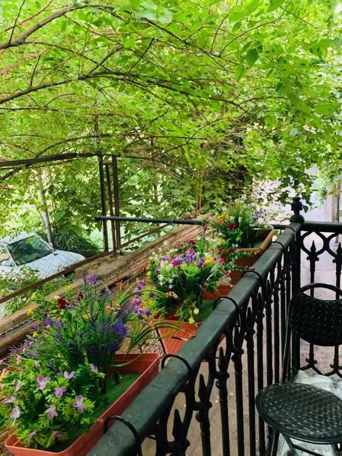 Appartamento Apartament Old Yard Tbilisi Esterno foto