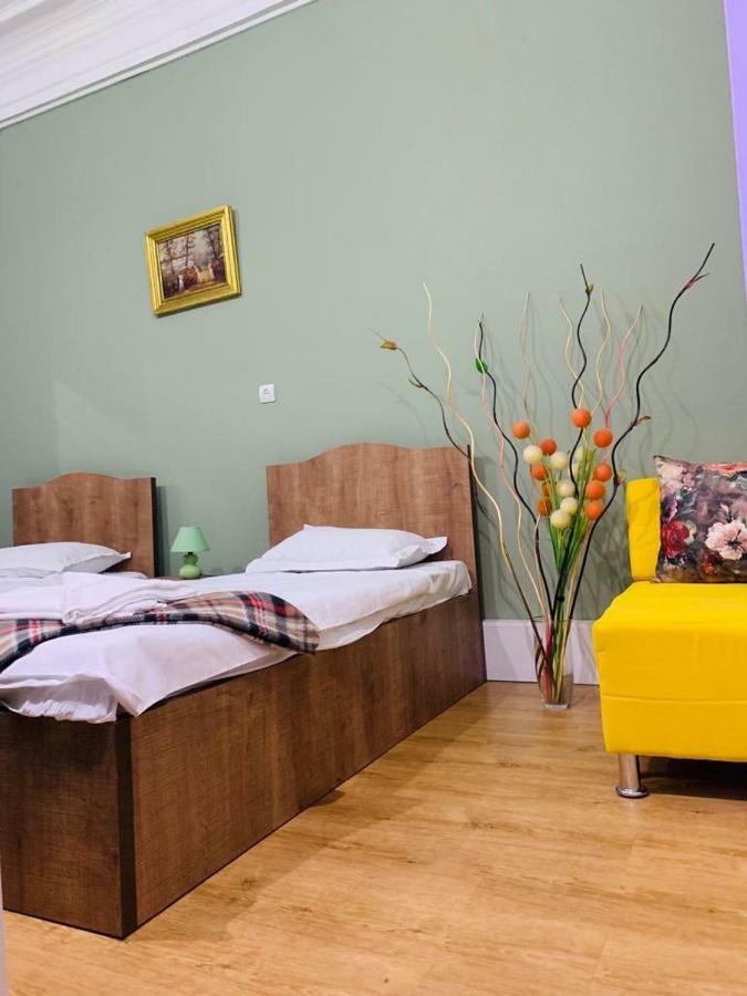 Appartamento Apartament Old Yard Tbilisi Esterno foto