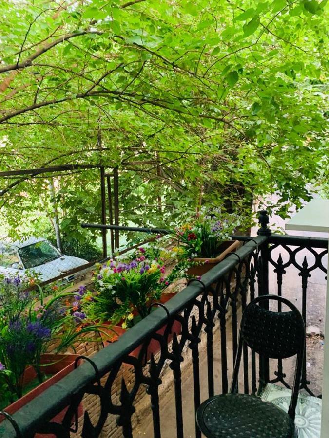 Appartamento Apartament Old Yard Tbilisi Esterno foto