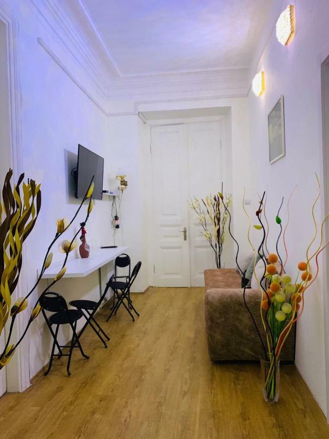 Appartamento Apartament Old Yard Tbilisi Esterno foto